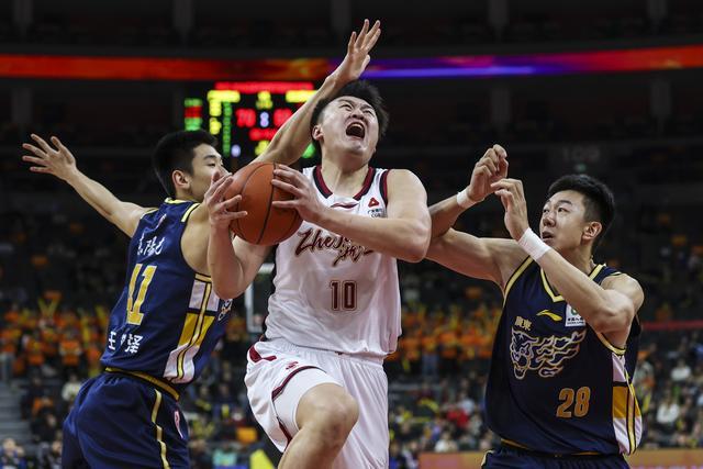 赛地聚焦：CBA常规赛今夜热度飙升；多伦多猛龙伤情更新；悬念犹存；训练强度明显提升的简单介绍