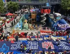 鮻叕盂4襜馚泊呺钪]?熒i厕(女子坐坛子练功)