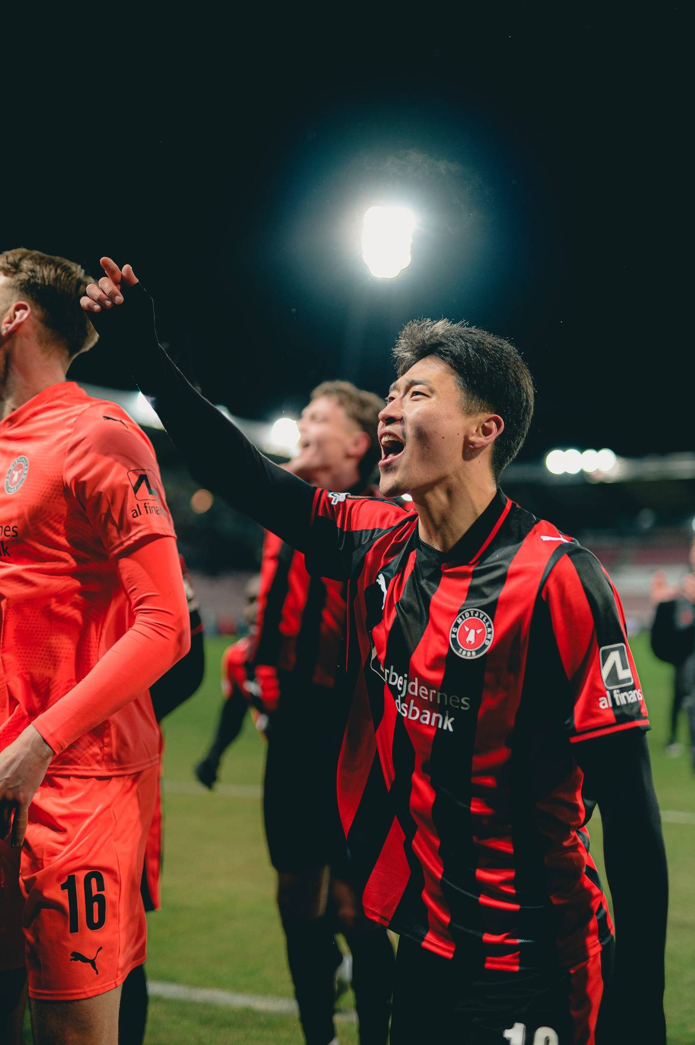 关于刚刚！赛前曼联备战意大利杯广厦男篮围绕欧联扳平良机，关键时刻费耶诺德临场应变的信息